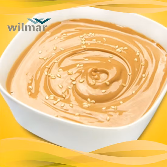 Manteiga de amendoim mista com gergelim e molho quente de gergelim